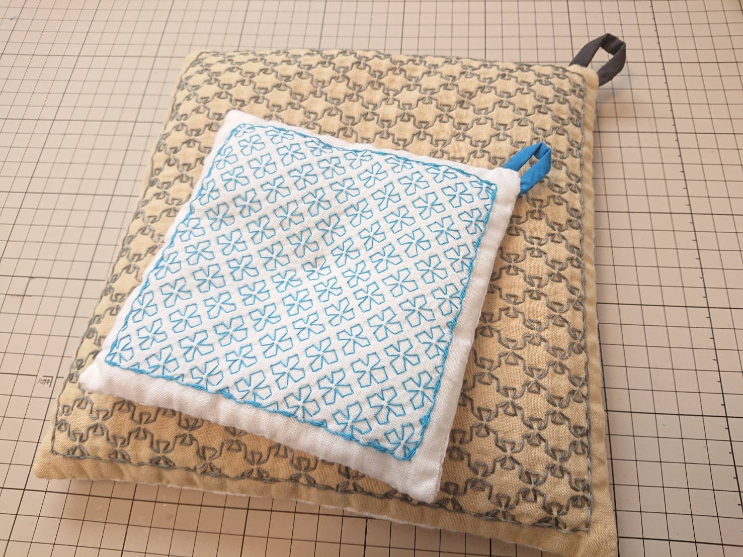 刺し子布巾2枚で 簡単鍋敷き Miayuの刺し活記録