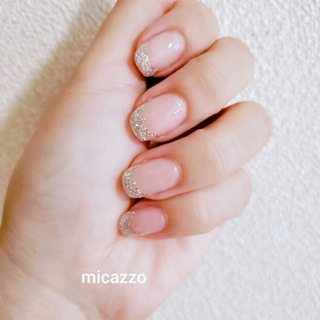 セルフで簡単 大人可愛いシンプルジェルネイル イエベ シンプル キラキラ フット Micazzoのネイル