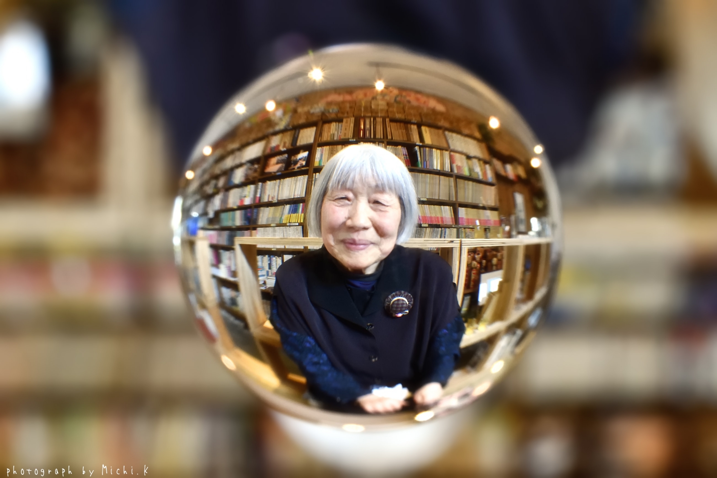 山形市の郁文堂書店-宙玉3、店主の原田さん。