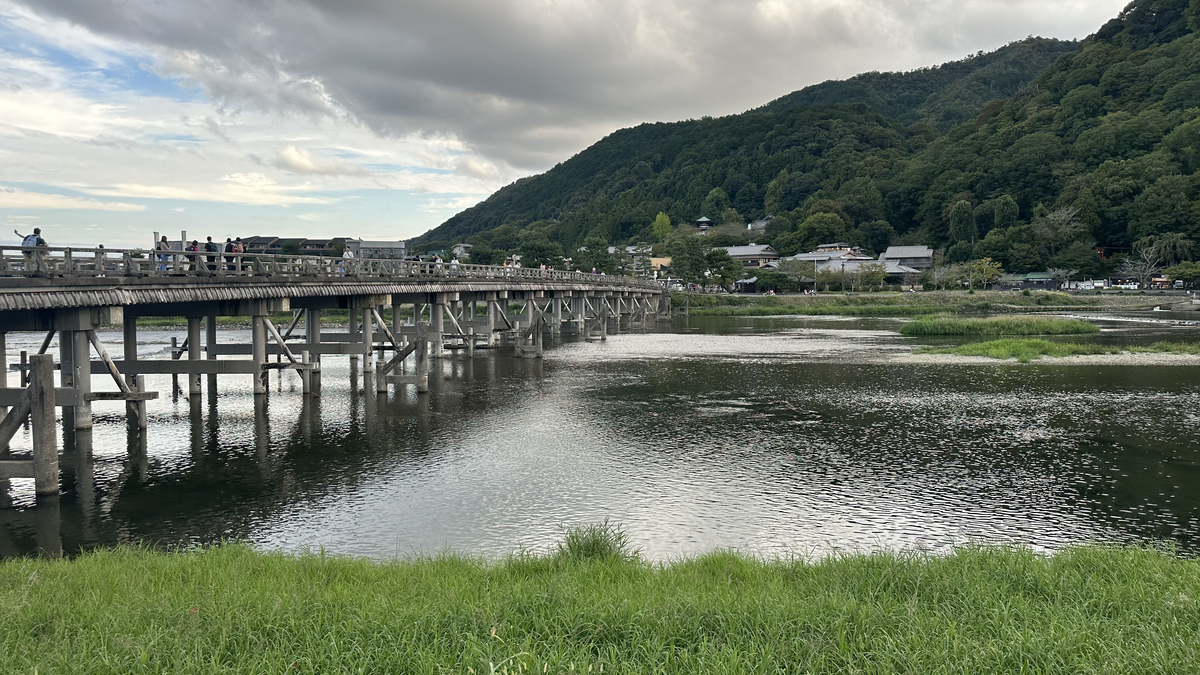 渡月橋】京都嵐山の象徴的な名橋を歩く - 道と路と未知のウラ側