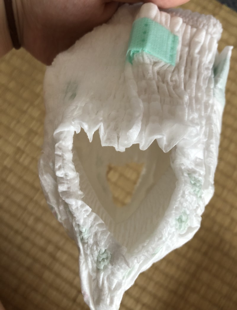 パンツタイプオムツの太腿部分の写真