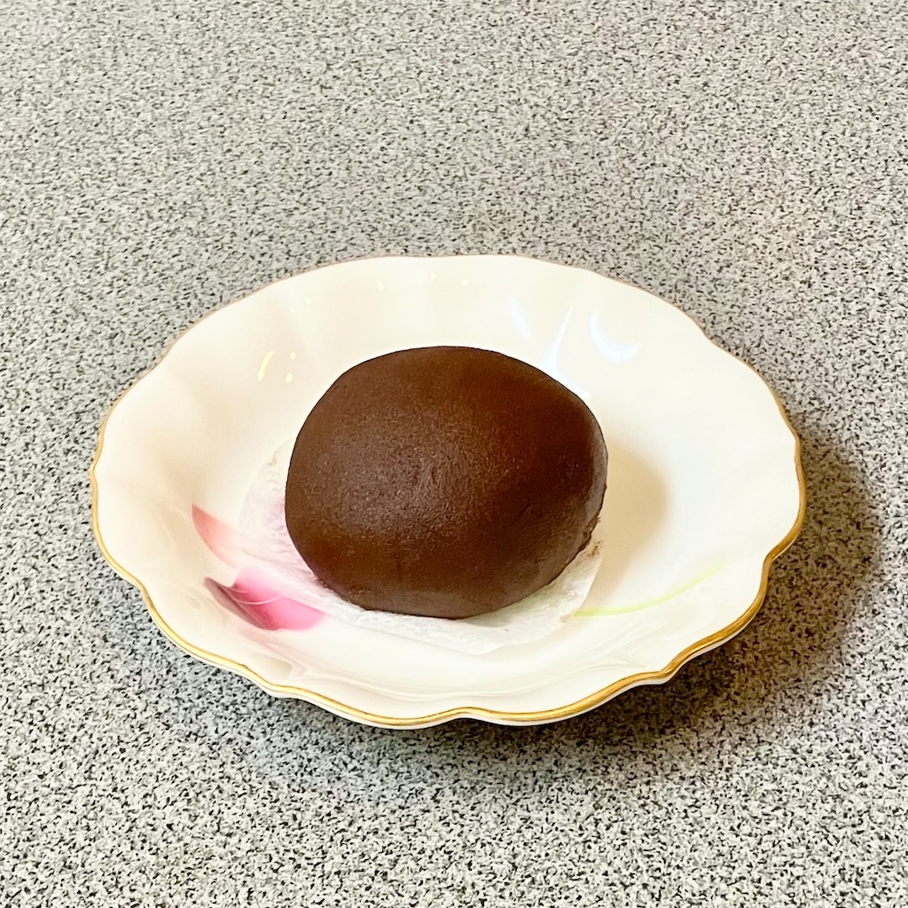とらやの土用餅、黒糖餡