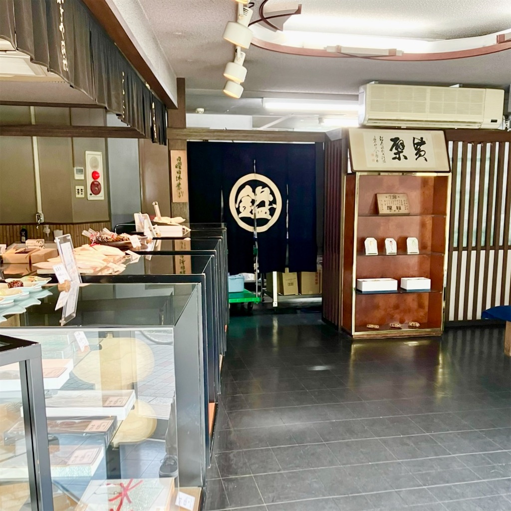 百万遍かぎやの店内