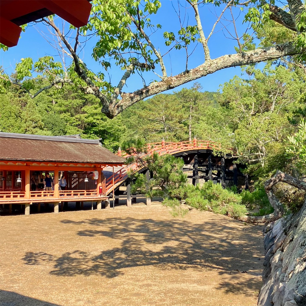 厳島神社の反り橋