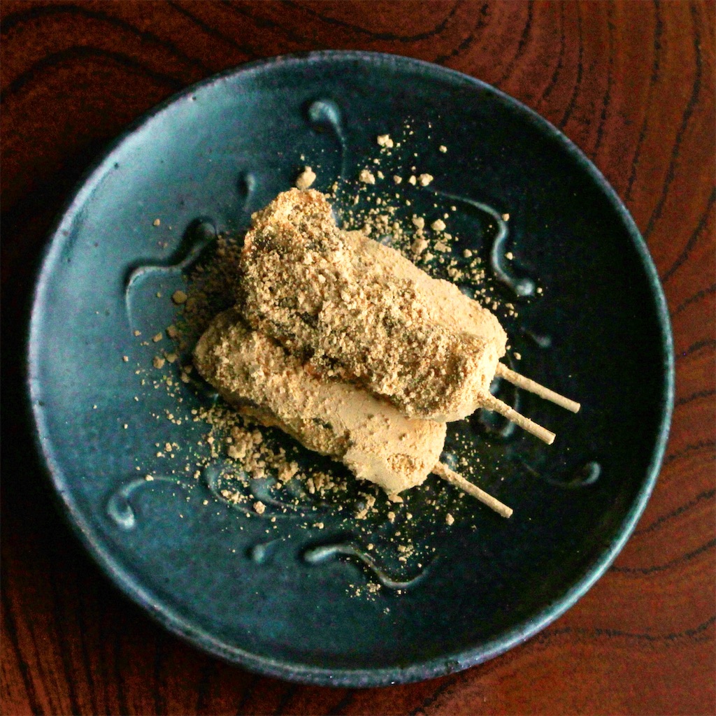 幼い私を虜にしたプルプルもちもち食感。美玉屋の黒みつだんごとくず湯