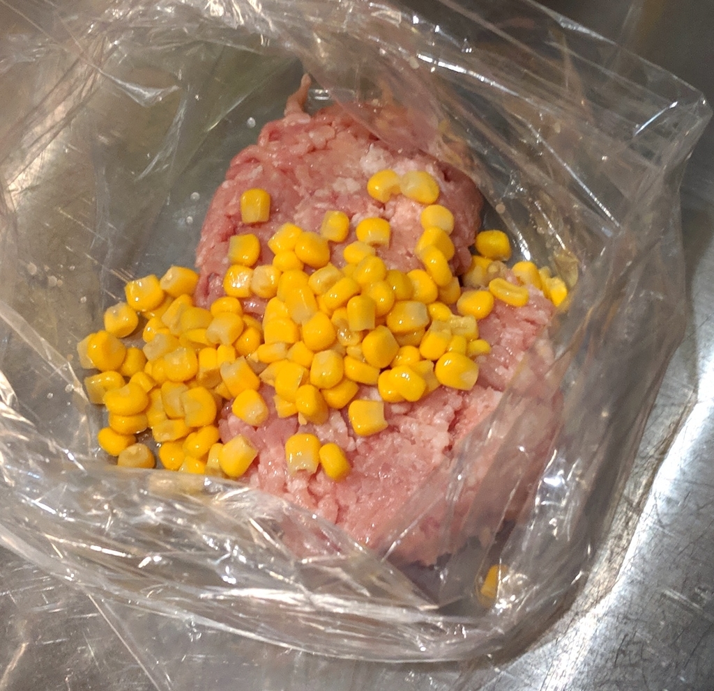 甘くて食べやすい コーンつくね が主役の二品弁当 Micvanyのお弁当記 甘くて食べやすい コーンつくね が主役の二品弁当 Micvanyのお弁当記