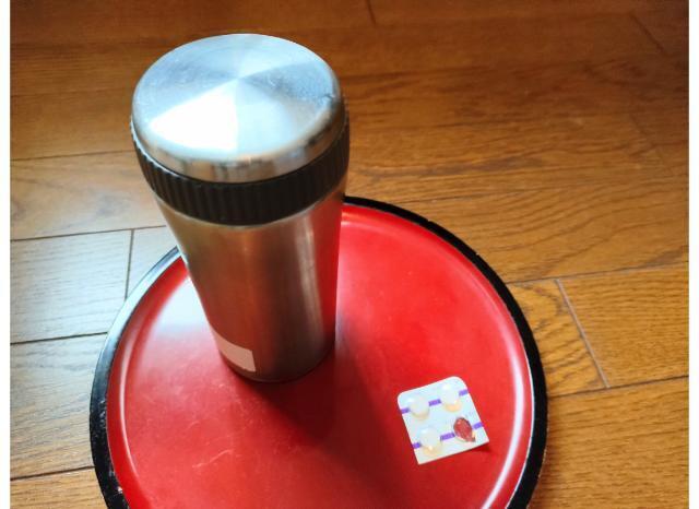 お盆に用意された飲み物