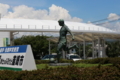 韮崎駅前球児の像