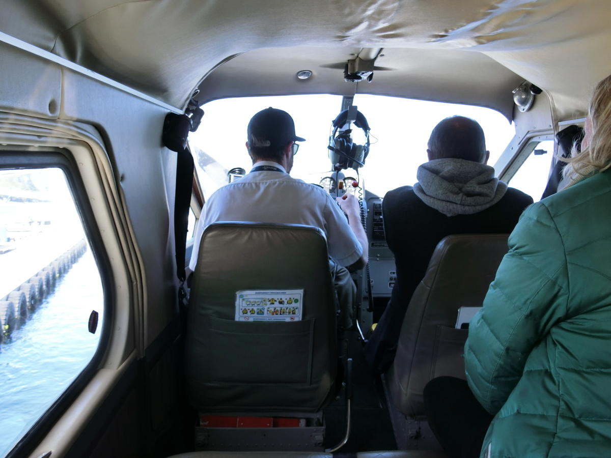 水上飛行機の機内