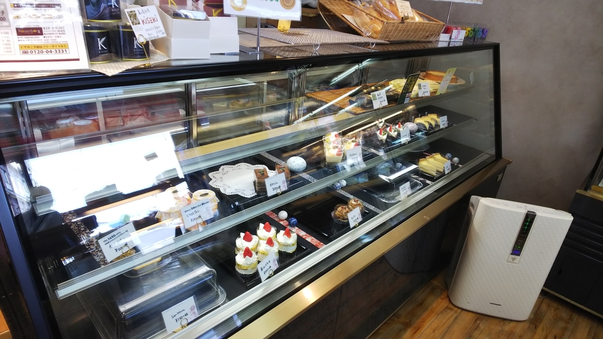 端宝軒と同じ建物で店を出しているローゼンボルグのショーケース写真