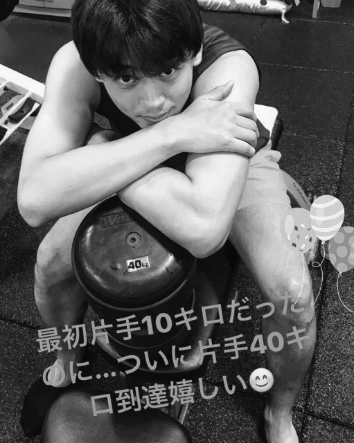 竹内涼真ダンベルベンチプレス片手40kg アラフォーから細マッチョを目指すブログ