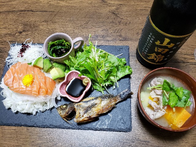 2パック500円のサーモンのお刺身で作るワンプレートごはん【盛り付け方