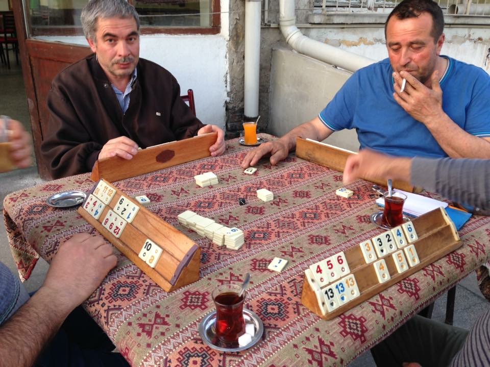 アンカラの娯楽施設で トルコ麻雀 お手並み拝見 トルコ ３歳と