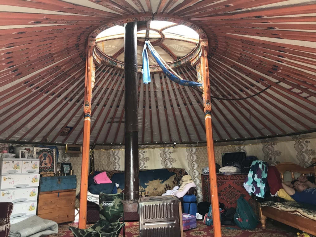 モンゴル遊牧民の移動式住居ゲルで気を付けたいマナーは 3歳と 世界一周ふたり旅 ハワイ南米北欧中東アジア5ヶ月 モンゴル遊牧民の移動式住居ゲルで気を付けたいマナーは 3歳と 世界一周ふたり旅 ハワイ南米北欧中東アジア5ヶ月