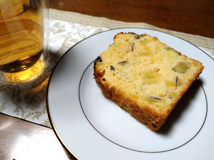おさつパウンドケーキの一切れ分