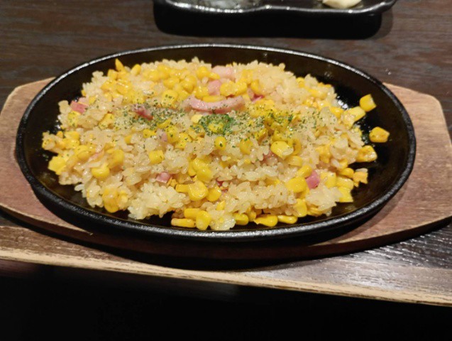 休日夕食　夫の実家に帰省、居酒屋いろはにほへとでコーンチャーハンを食べた（2026年8月）