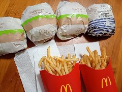 休日夕食　今週もマックでテイクアウト、チキンバーガークーポンを引換えた（2026年9月）