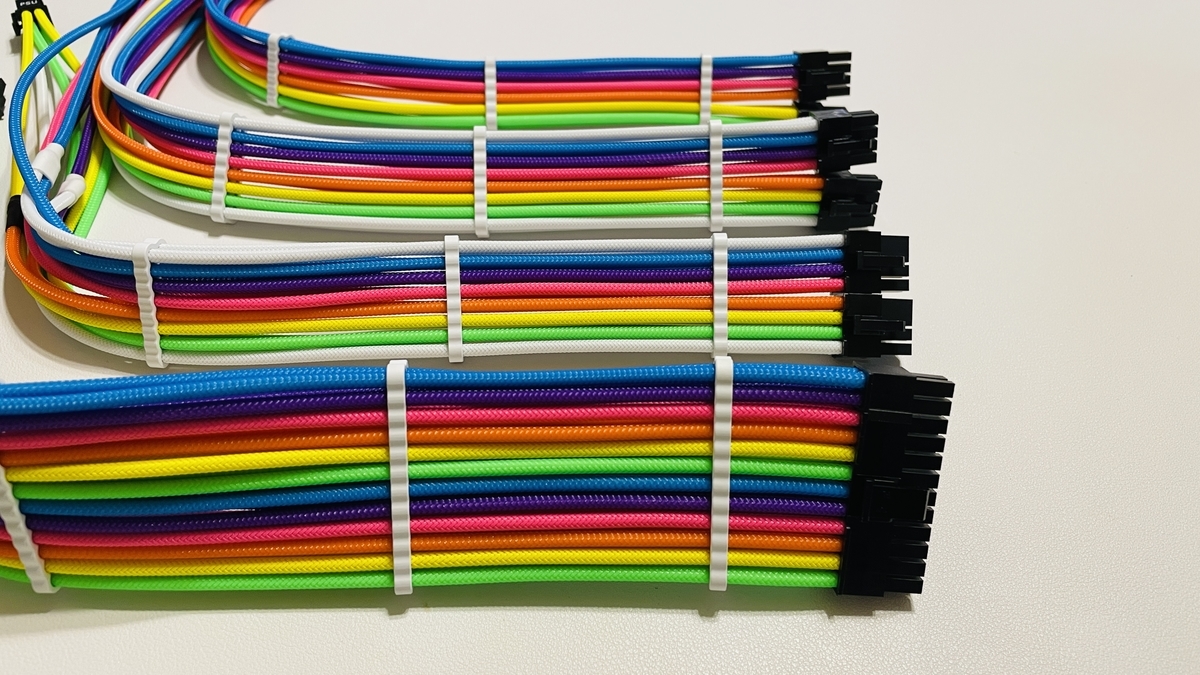 CableModのカスタムPSUケーブルで最高にかわいいベンチ台PCを作った