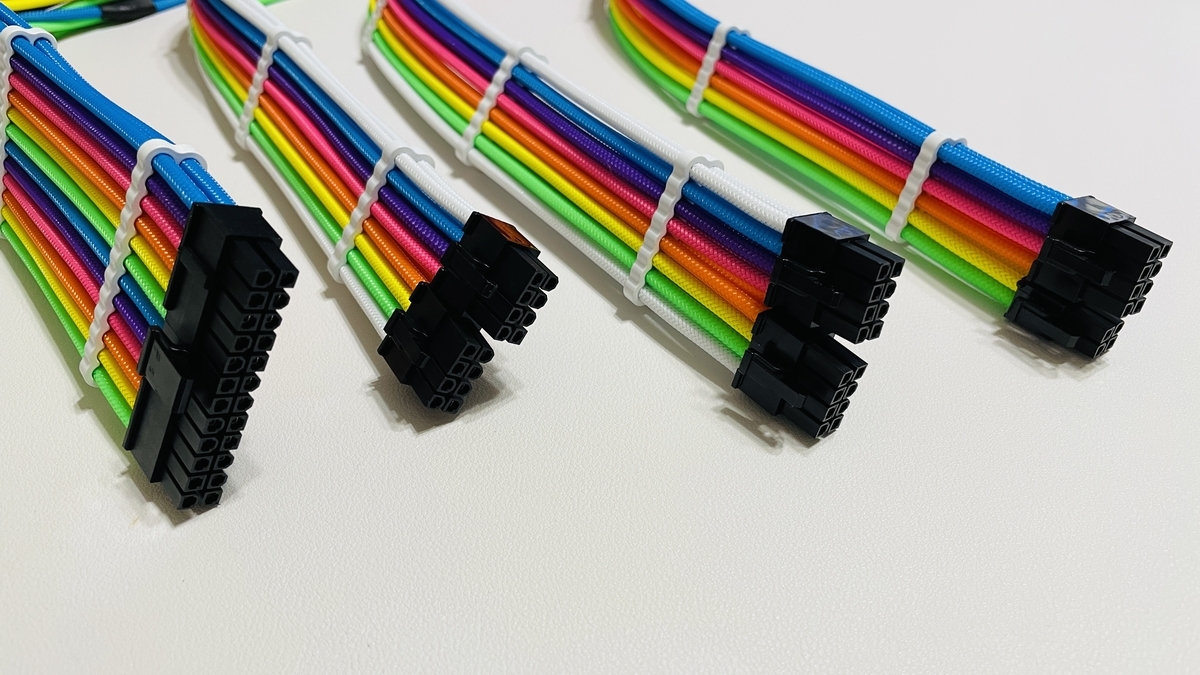 CableModのカスタムPSUケーブルで最高にかわいいベンチ台PCを作った みかん食べながら