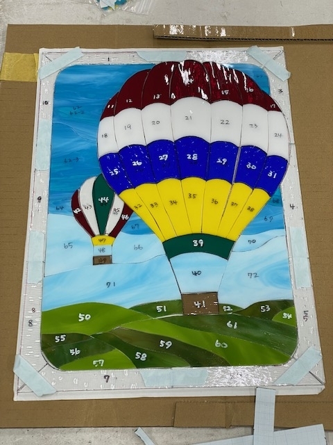 ステンドグラス 熱気球型 約50cm 土曜夜のステンド教室 - 館長の気ままな日記