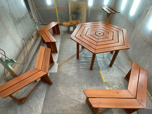 バス停のベンチとパラソル - 館長の気ままな日記