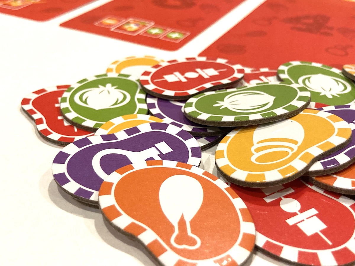 チップスの袋に入ったポーカー系ボードゲーム「ゲームオブチップス」 旅するボードゲームブログ