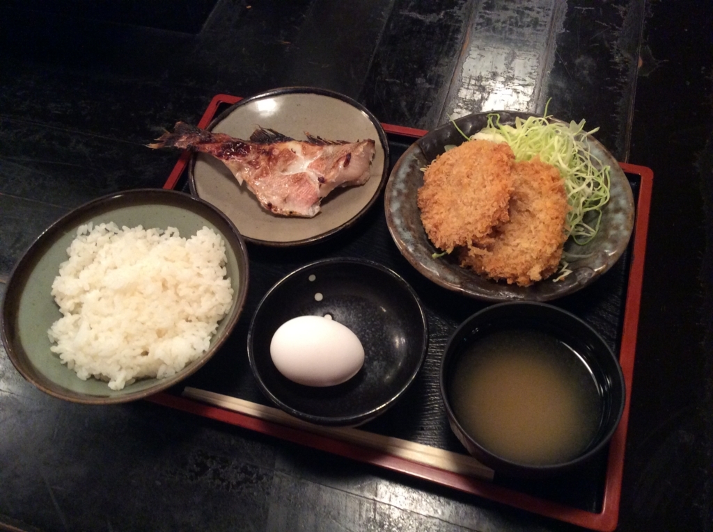本日の日替わり定食は、鯛の西京焼きとコロッケのセットです(*^ω^*)