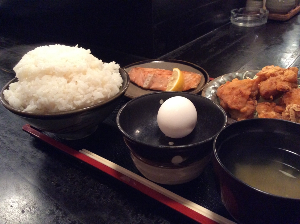 横から見たご飯特盛り