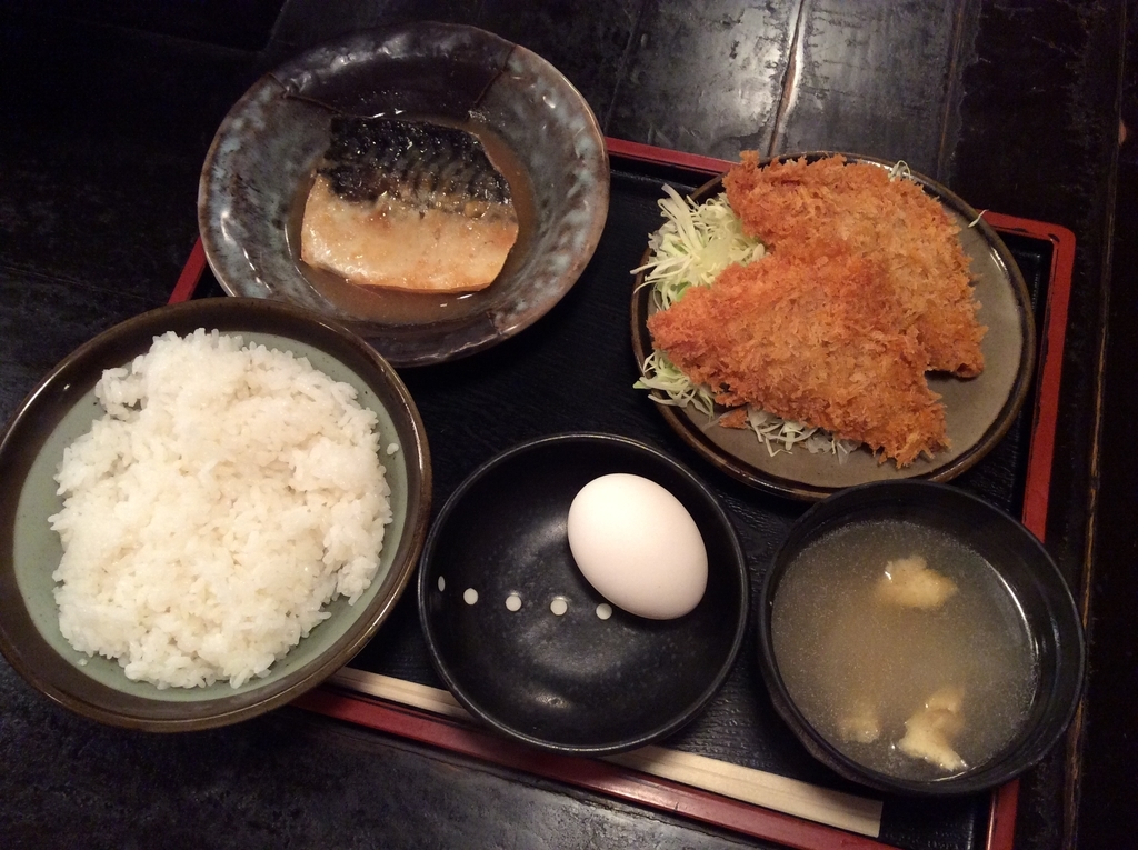 鯖の味噌煮とハムカツのセットです