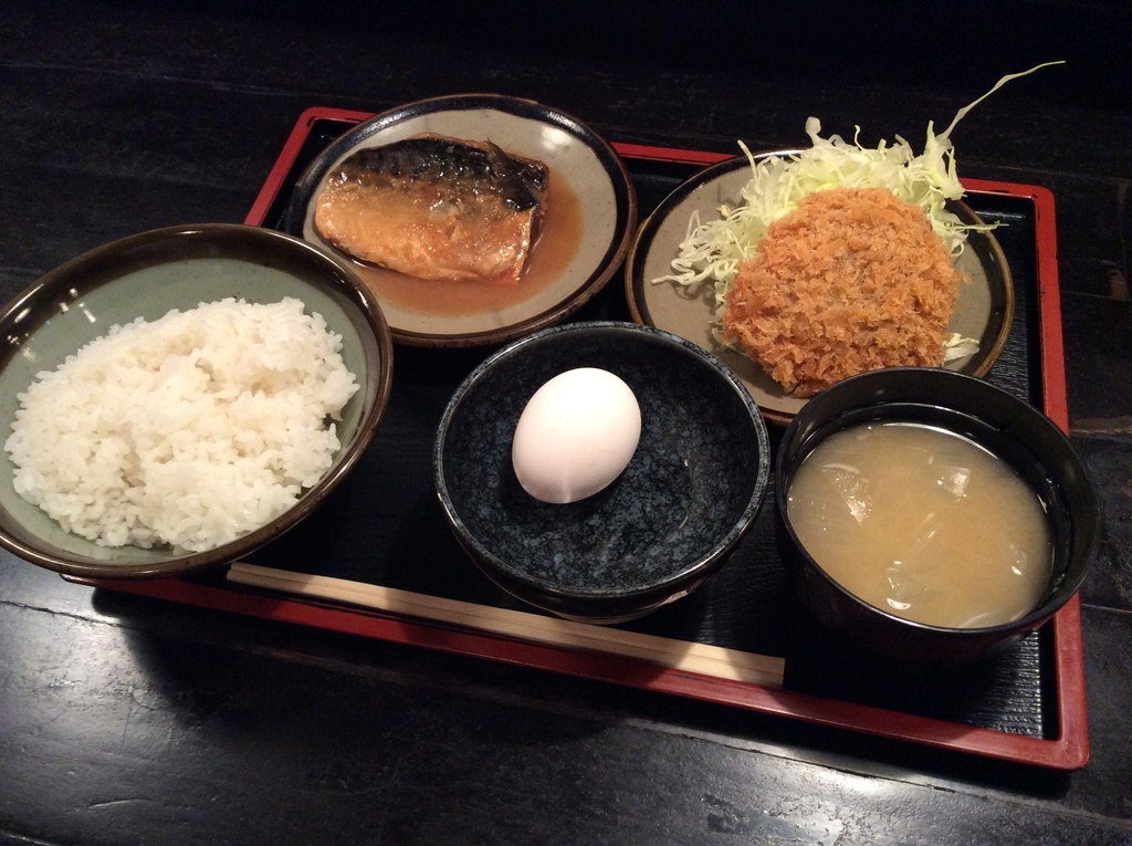 鯖の味噌煮とメンチカツ