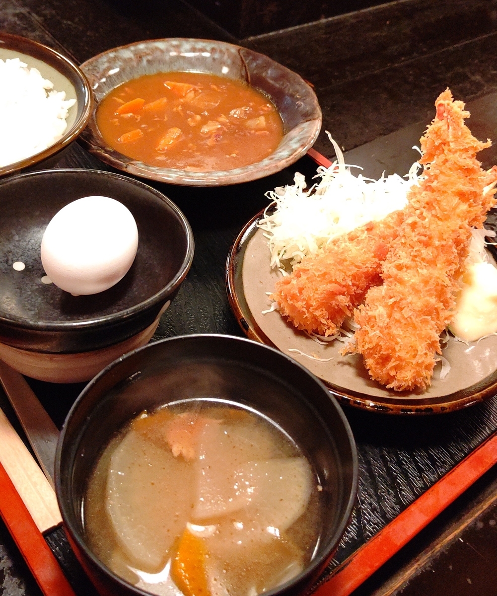 カレーとエビフライのセットです