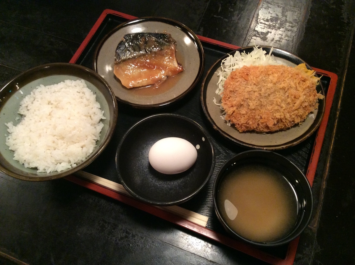 鯖の味噌煮とメンチカツ