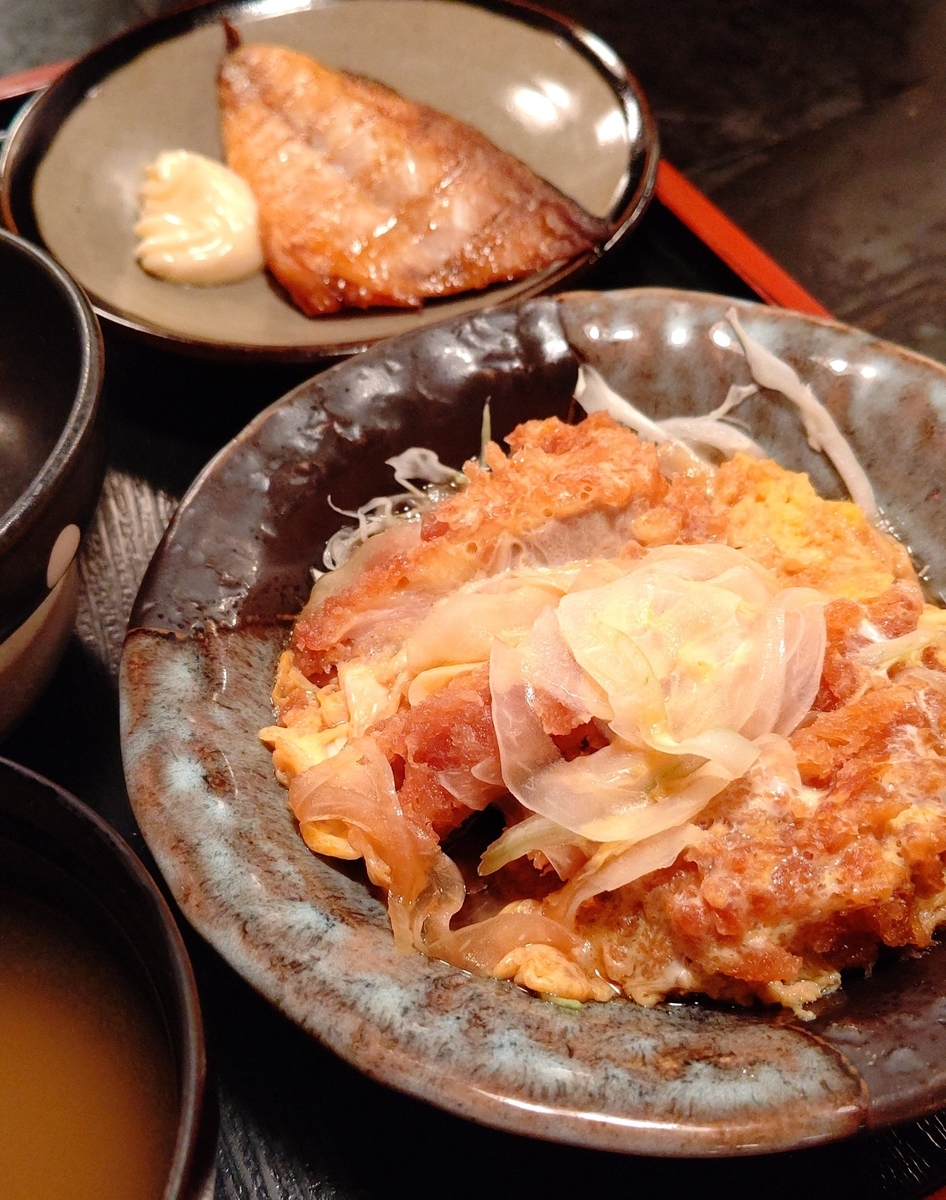 カツ煮と鯖の塩焼き