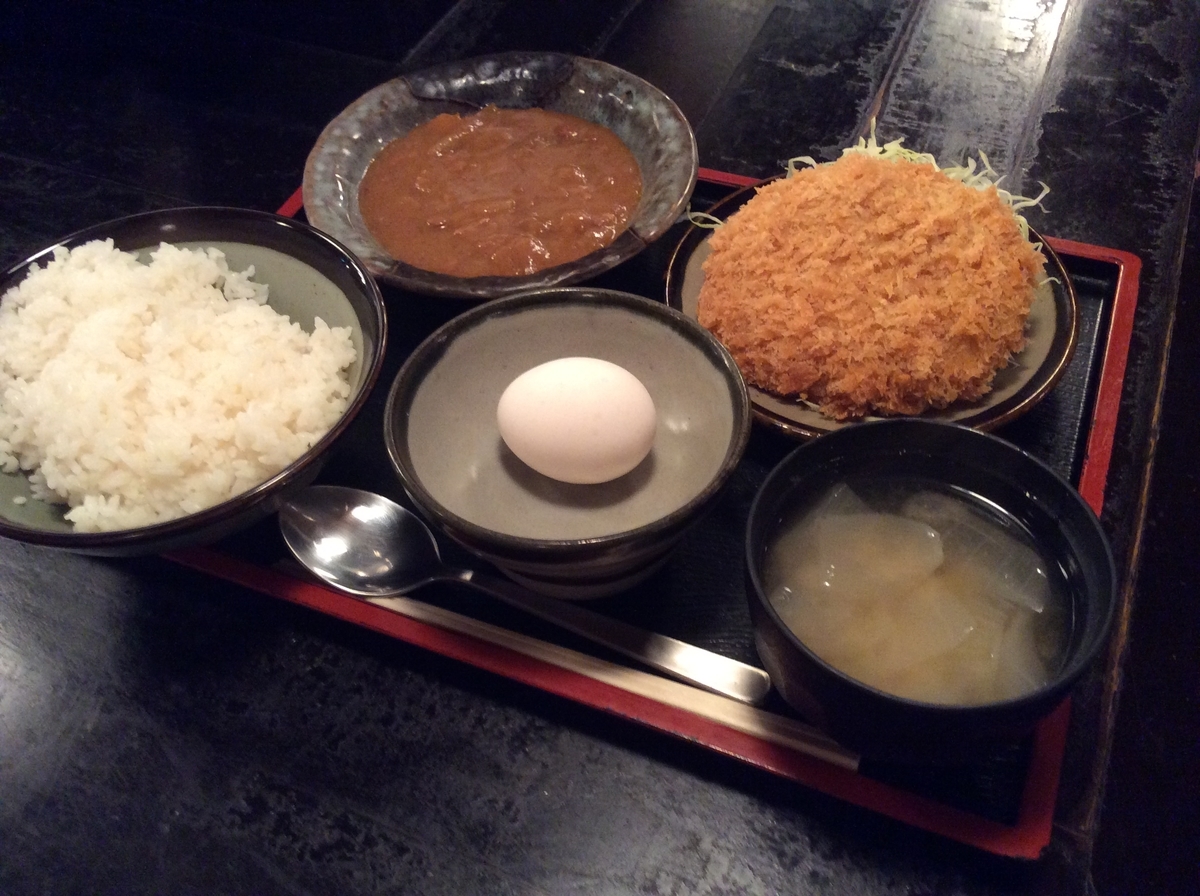 カレーとメンチカツ
