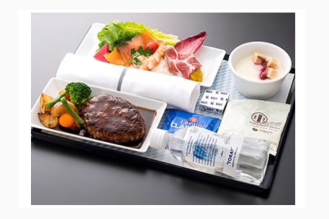 f:id:mile-de-hawa111:20190514130328j:plain ANAハワイ線のプレミアムエコノミーの機内食