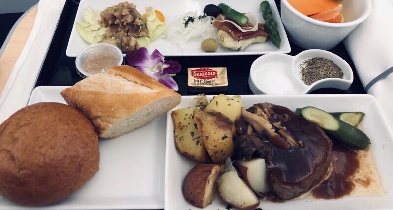 f:id:mile-de-hawa111:20191008112738j:plain 平均年収でもビジネスクラスで毎年ハワイ旅行