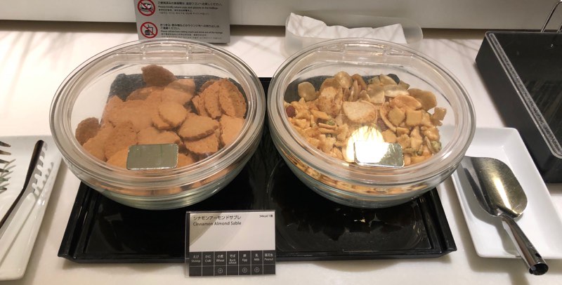 成田空港の国内線ANAラウンジ「ANA ARRIVAL LOUNGE」の軽食