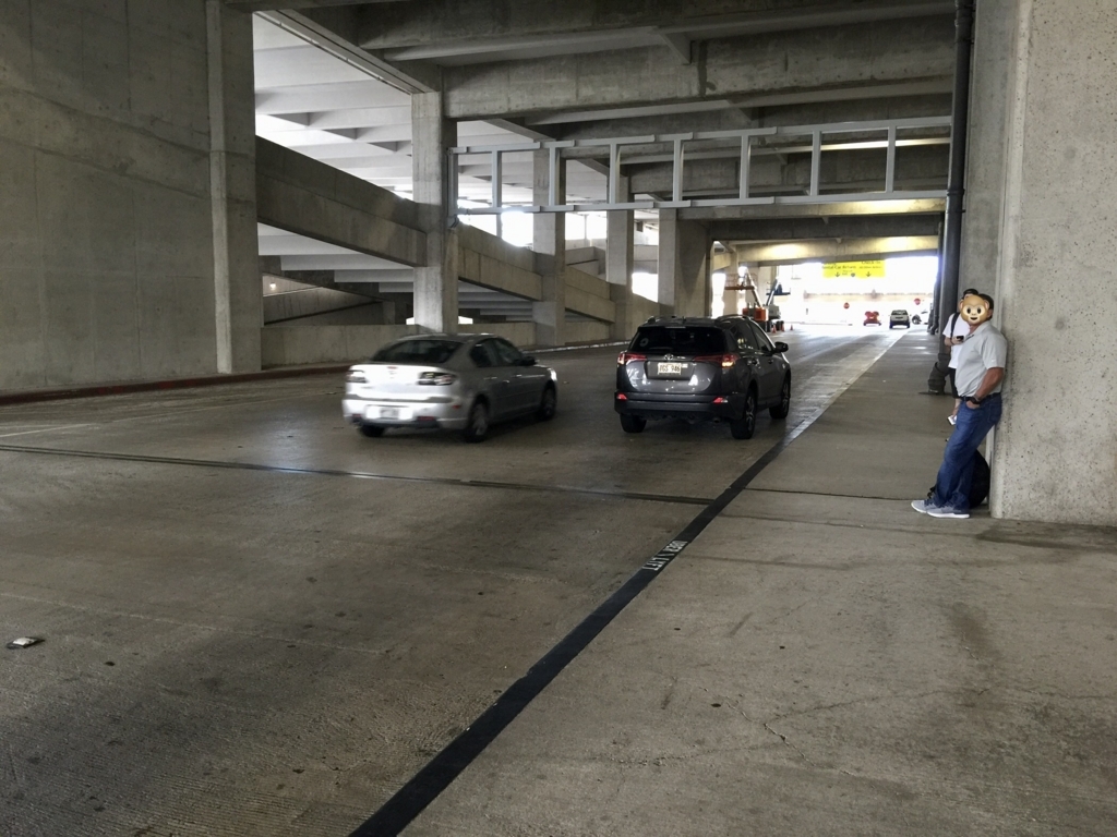 ホノルル国際空港からUber(ウーバー )の乗り方【チップ不要で安い