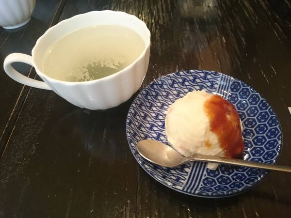 仙台 喫茶リエゾンでふわとろオムライスを食べる シェフの気まぐれクリームソーダ