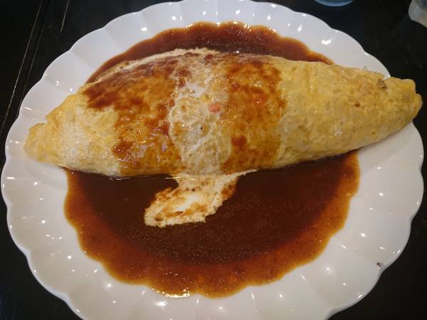 仙台 喫茶リエゾンでふわとろオムライスを食べる シェフの気まぐれクリームソーダ