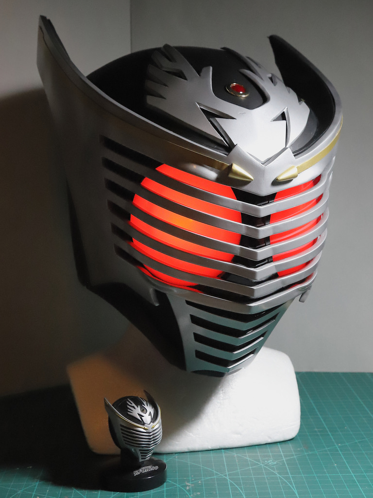 仮面ライダー龍騎の仮面ライダーナイト風マスク