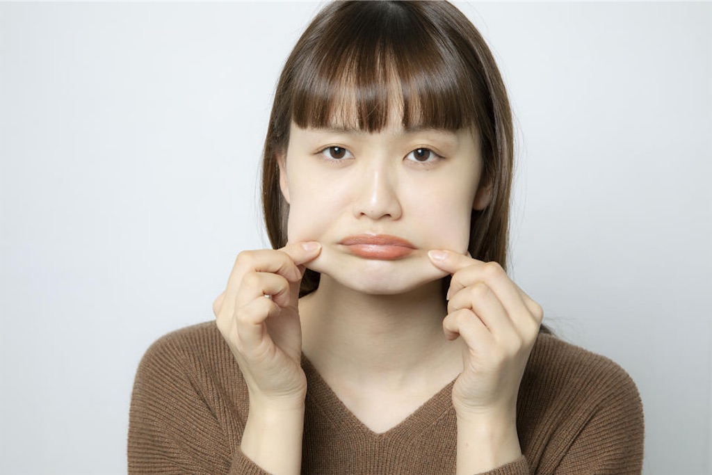 頬骨の出っ張りを解消して女優顔負けのたまご型の小顔になる方法 彼氏の２倍丸顔だった私が28日間で小顔美人になった顔やせ術