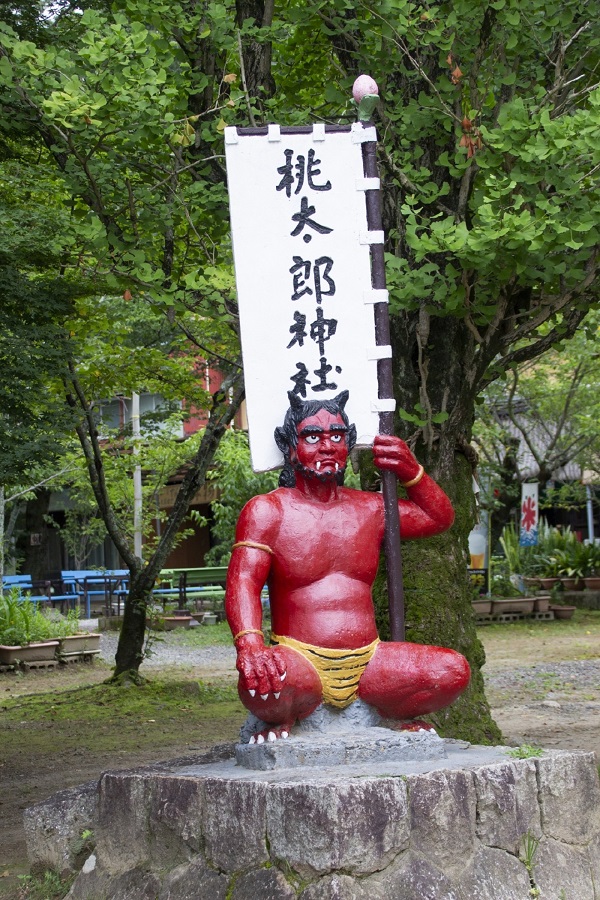 桃太郎神社には鬼もいる（写真：HiC/photoAC）