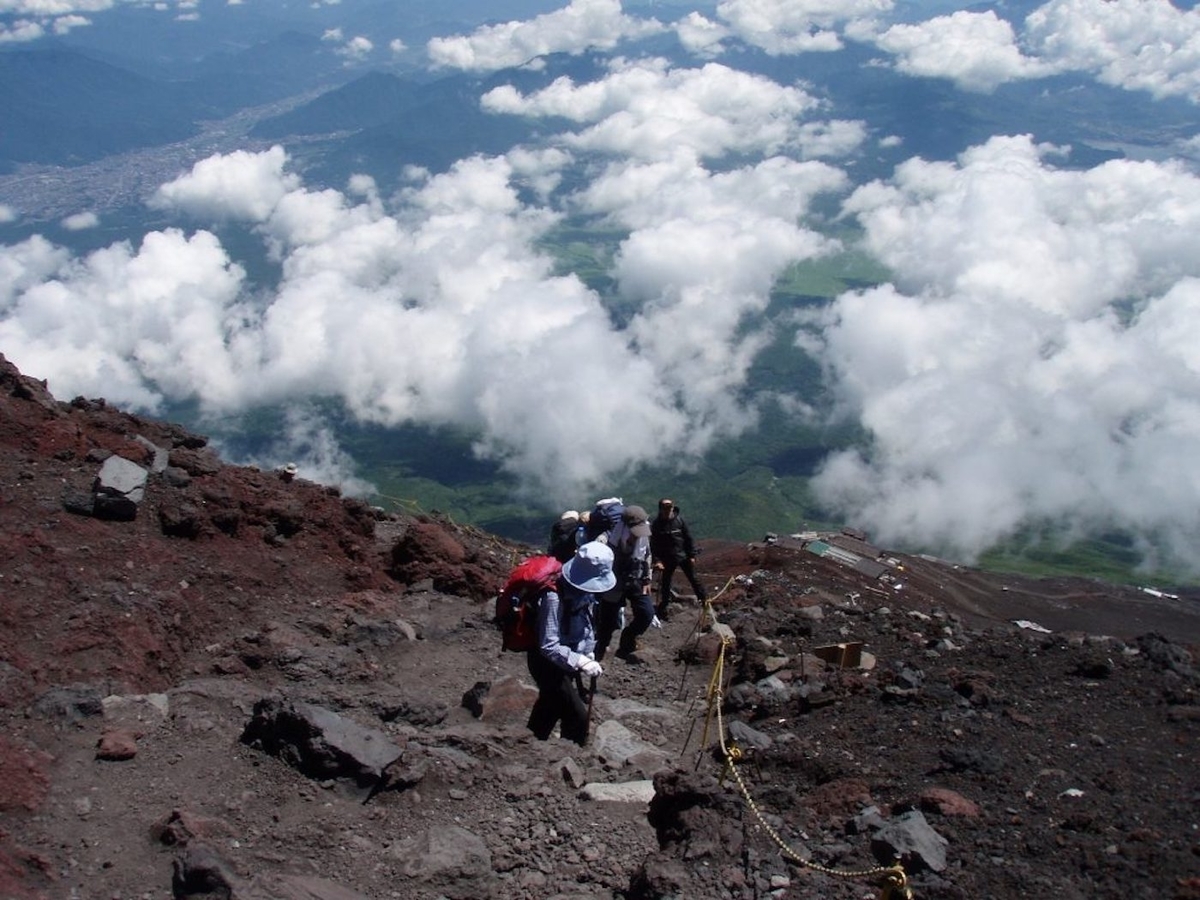 旅行】憧れの富士登山は〝グラマラス〟に～星野リゾートが8月30日から4 