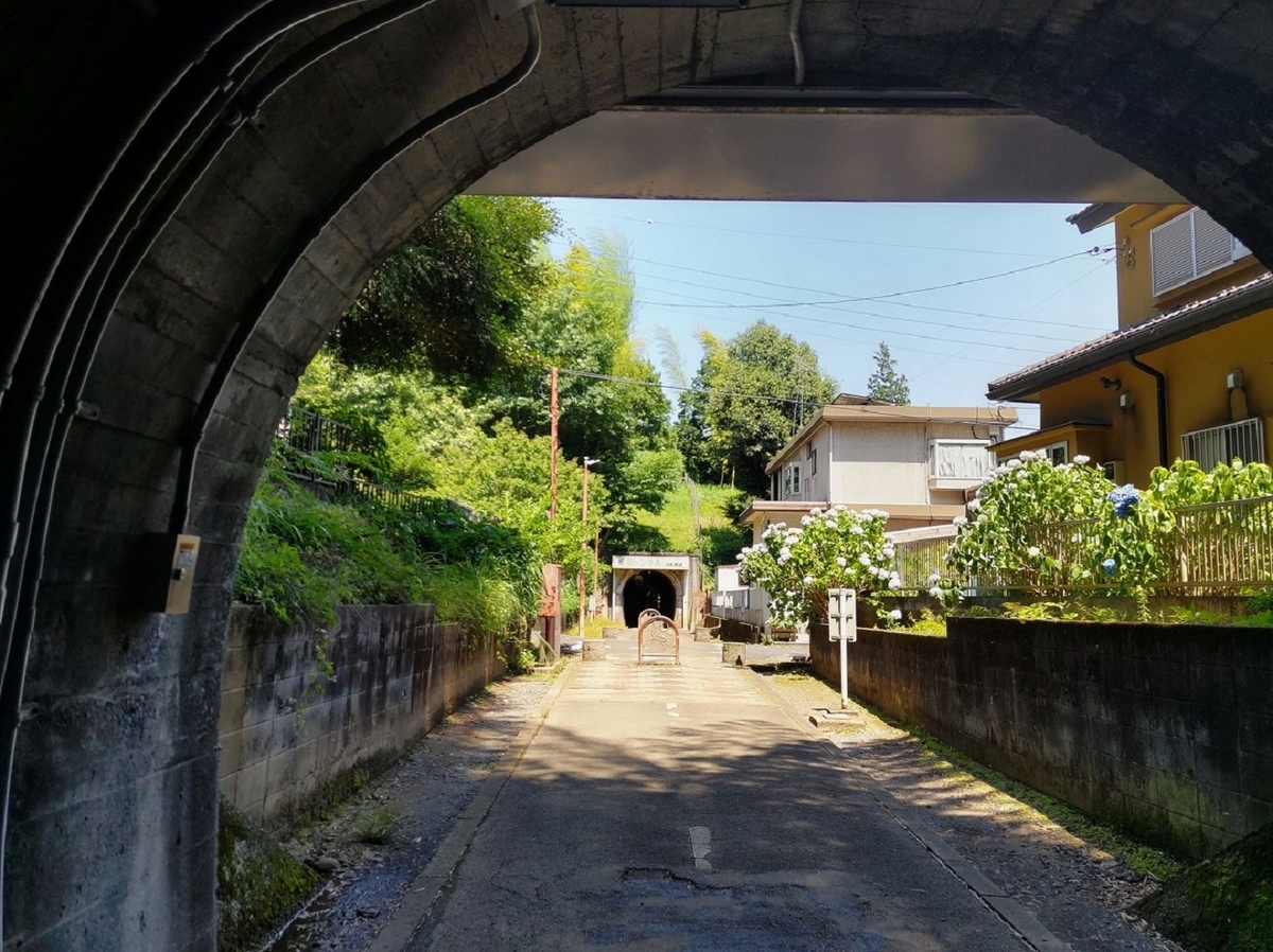 トンネル