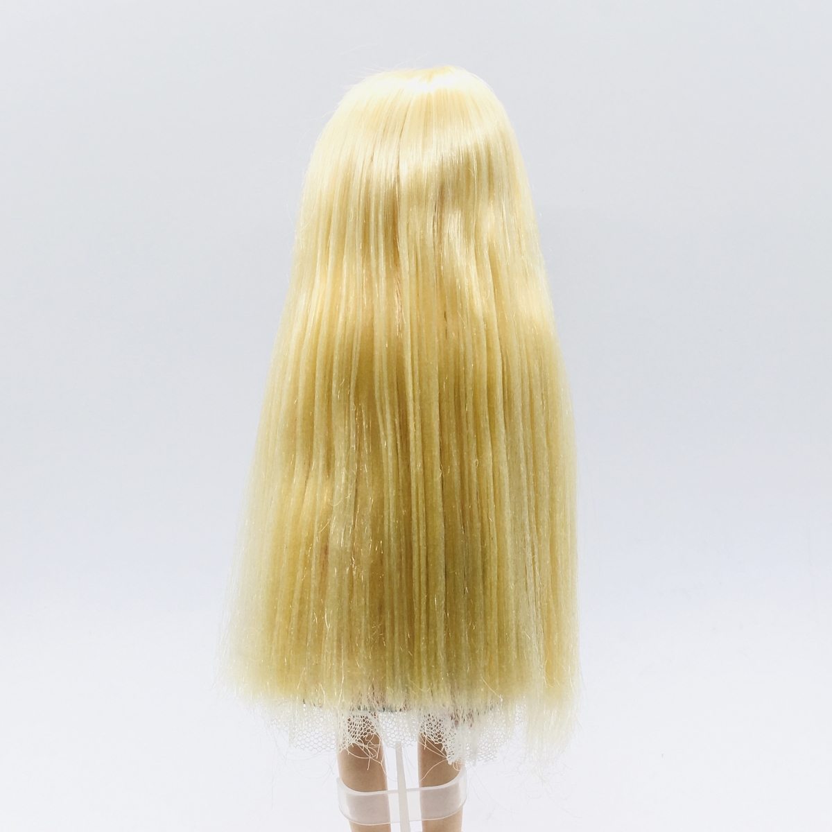 人形の髪がボサボサ…簡単にサラサラのストレートヘアに戻してみよう