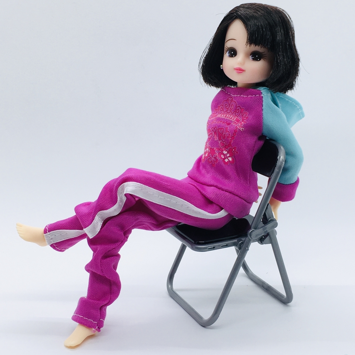 バービー人形」と「リカちゃん人形」の洋服の互換性について考える 