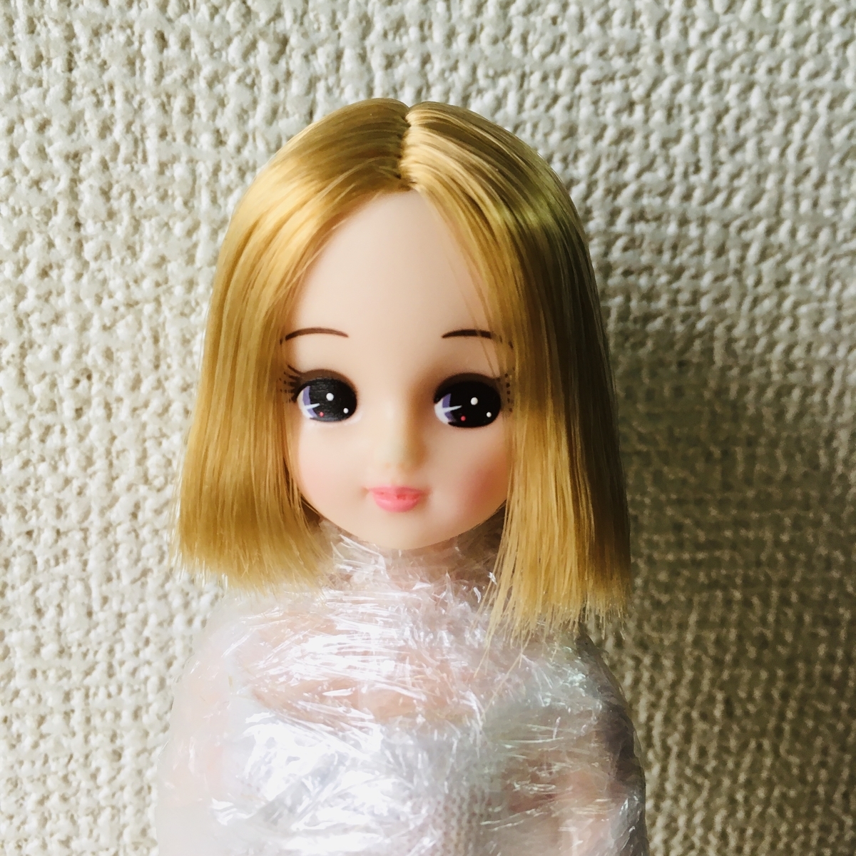 閲覧注意】リカちゃんの髪の毛を自分でカットしてみる③お湯 閲覧注意】リカちゃんの髪の毛を自分でカットしてみる③お湯