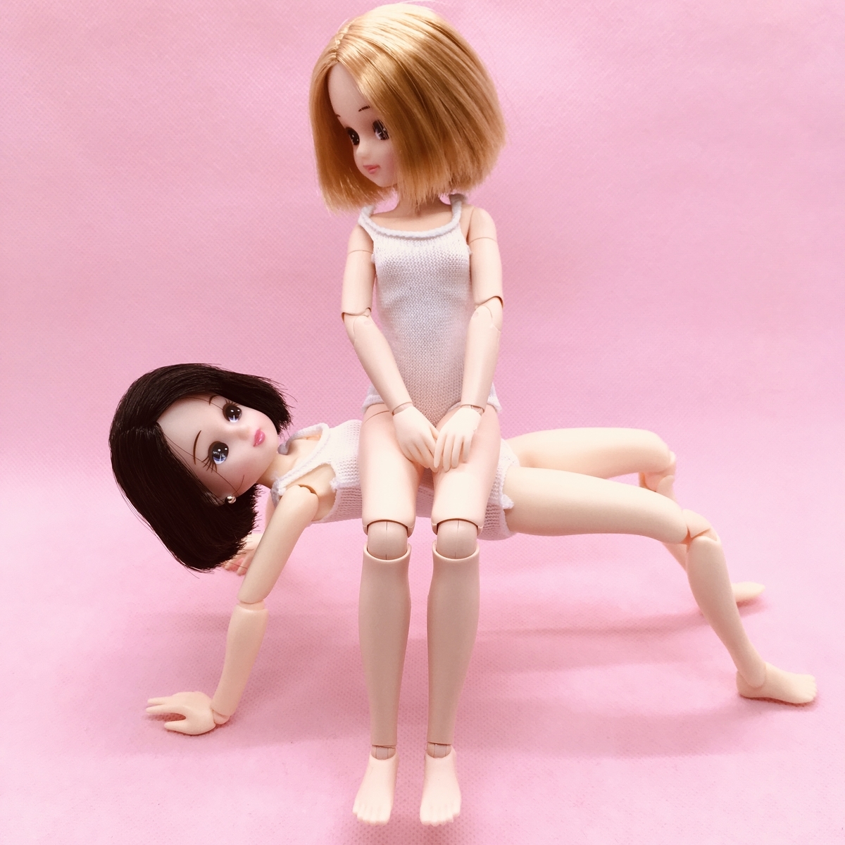 リカちゃんが「絶対にしないであろうポージング」を真剣に考えました