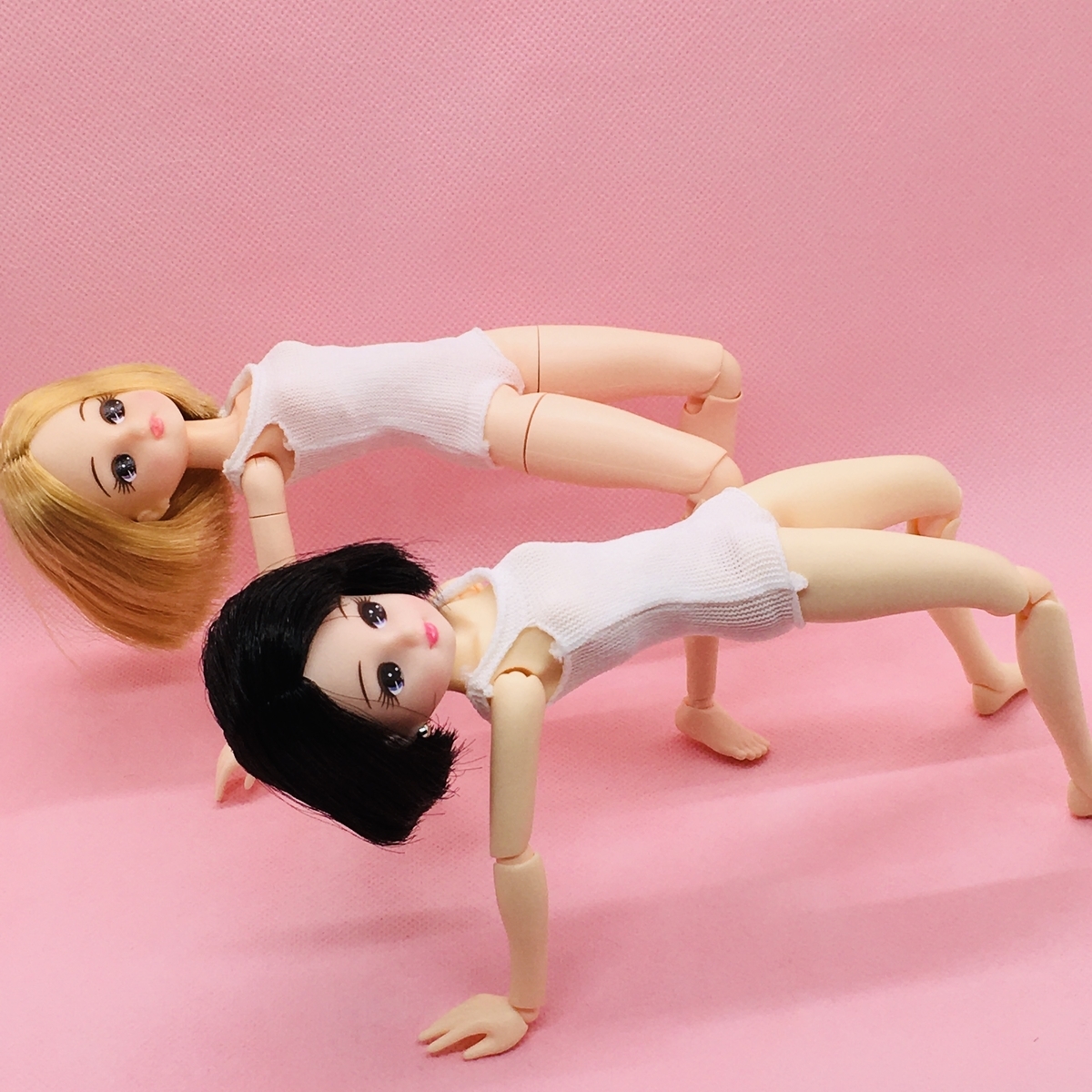 リカちゃんが「絶対にしないであろうポージング」を真剣に考えました